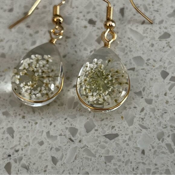 Flower Design Water Drop Earrings - Picture 8 of 13